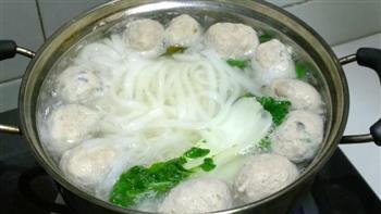 麦金镇肉丸粿条煲怎么做，麦金镇肉丸粿条煲怎么做好吃，麦金镇肉丸粿条煲做法