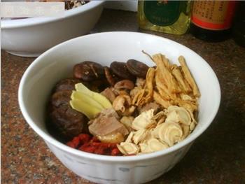 药材炖鸽汤怎么做，药材炖鸽汤怎么做好吃，药材炖鸽汤做法