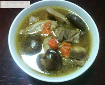 药材炖鸽汤怎么做，药材炖鸽汤怎么做好吃，药材炖鸽汤做法
