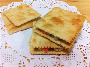 金枪鱼沙拉夹心饼干怎么做，金枪鱼沙拉夹心饼干怎么做好吃，金枪鱼沙拉夹心饼干做法