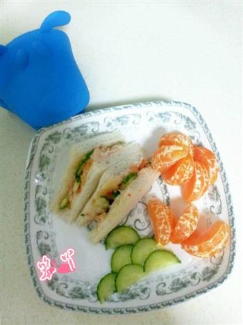 沙拉酱金枪鱼三明治怎么做，沙拉酱金枪鱼三明治怎么做好吃，沙拉酱金枪鱼三明治做法