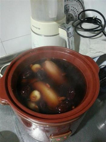 蜜汁莲藕炖马蹄怎么做，蜜汁莲藕炖马蹄怎么做好吃，蜜汁莲藕炖马蹄做法