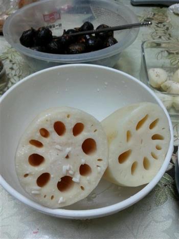 蜜汁莲藕炖马蹄怎么做，蜜汁莲藕炖马蹄怎么做好吃，蜜汁莲藕炖马蹄做法