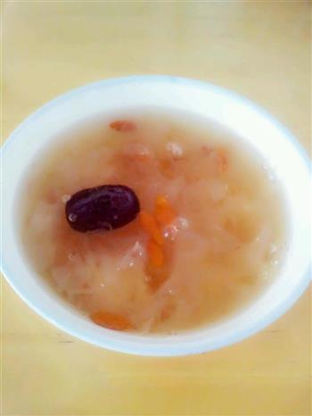 红枣枸杞银耳汤怎么做，红枣枸杞银耳汤怎么做好吃，红枣枸杞银耳汤做法