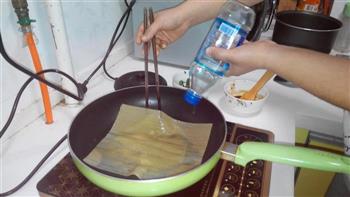自制街边美味小吃-烤冷面怎么做，自制街边美味小吃-烤冷面怎么做好吃，自制街边美味小吃-烤冷面做法