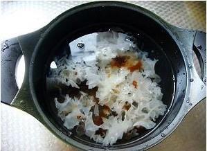 蔓越莓银耳桃胶羹怎么做，蔓越莓银耳桃胶羹怎么做好吃，蔓越莓银耳桃胶羹做法