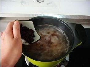 蔓越莓银耳桃胶羹怎么做，蔓越莓银耳桃胶羹怎么做好吃，蔓越莓银耳桃胶羹做法