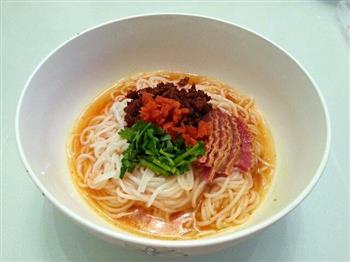 牛肉酱香米线怎么做，牛肉酱香米线怎么做好吃，牛肉酱香米线做法