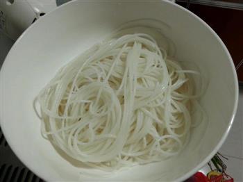牛肉酱香米线怎么做，牛肉酱香米线怎么做好吃，牛肉酱香米线做法