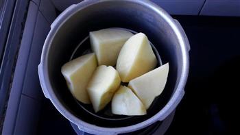 三角土豆饼怎么做，三角土豆饼怎么做好吃，三角土豆饼做法