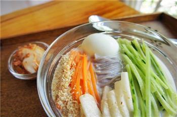 果味豆浆冷面-豆浆花样吃法怎么做，果味豆浆冷面-豆浆花样吃法怎么做好吃，果味豆浆冷面-豆浆花样吃法做法
