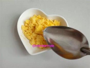 蛋黄泥怎么做，蛋黄泥怎么做好吃，蛋黄泥做法