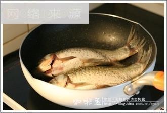 酱焖鲫鱼豆腐怎么做，酱焖鲫鱼豆腐怎么做好吃，酱焖鲫鱼豆腐做法