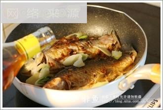 酱焖鲫鱼豆腐怎么做，酱焖鲫鱼豆腐怎么做好吃，酱焖鲫鱼豆腐做法