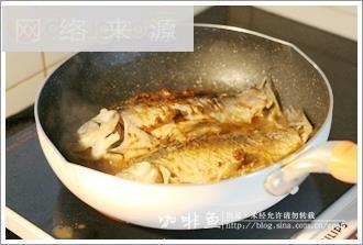 酱焖鲫鱼豆腐怎么做，酱焖鲫鱼豆腐怎么做好吃，酱焖鲫鱼豆腐做法