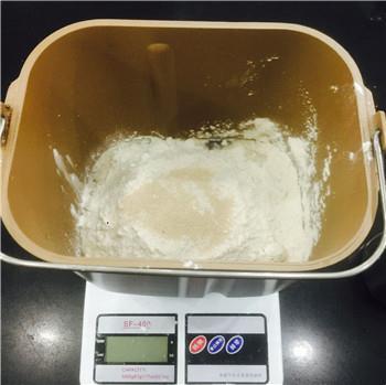 巧克力糖粉甜甜圈怎么做，巧克力糖粉甜甜圈怎么做好吃，巧克力糖粉甜甜圈做法