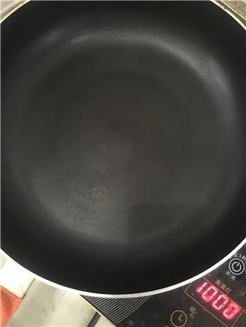 巧克力糖粉甜甜圈怎么做，巧克力糖粉甜甜圈怎么做好吃，巧克力糖粉甜甜圈做法