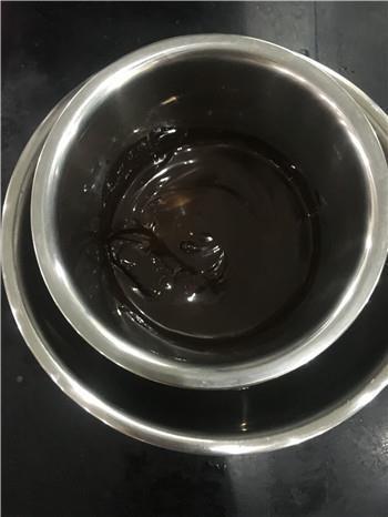 巧克力糖粉甜甜圈怎么做，巧克力糖粉甜甜圈怎么做好吃，巧克力糖粉甜甜圈做法