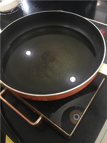巧克力糖粉甜甜圈怎么做，巧克力糖粉甜甜圈怎么做好吃，巧克力糖粉甜甜圈做法