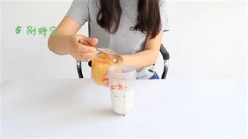 夏日良饮-冰爽草莓奶昔怎么做，夏日良饮-冰爽草莓奶昔怎么做好吃，夏日良饮-冰爽草莓奶昔做法