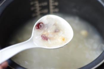 冰糖银耳莲子粥怎么做，冰糖银耳莲子粥怎么做好吃，冰糖银耳莲子粥做法