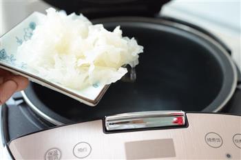 冰糖银耳莲子粥怎么做，冰糖银耳莲子粥怎么做好吃，冰糖银耳莲子粥做法