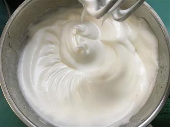 椰蓉戚风纸杯蛋糕怎么做，椰蓉戚风纸杯蛋糕怎么做好吃，椰蓉戚风纸杯蛋糕做法