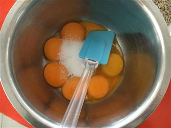 椰蓉戚风纸杯蛋糕怎么做，椰蓉戚风纸杯蛋糕怎么做好吃，椰蓉戚风纸杯蛋糕做法