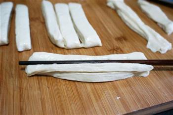 家常迷你小油条怎么做，家常迷你小油条怎么做好吃，家常迷你小油条做法