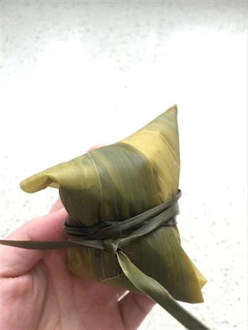 香菇蛋黄肉粽怎么做，香菇蛋黄肉粽怎么做好吃，香菇蛋黄肉粽做法