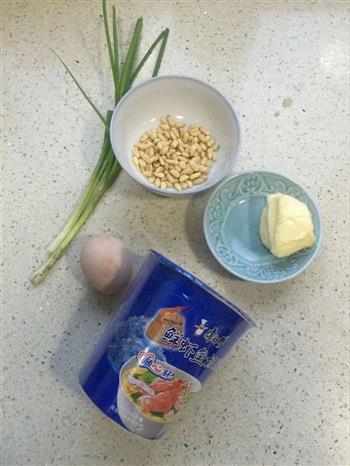 松仁鱼板面饼怎么做，松仁鱼板面饼怎么做好吃，松仁鱼板面饼做法