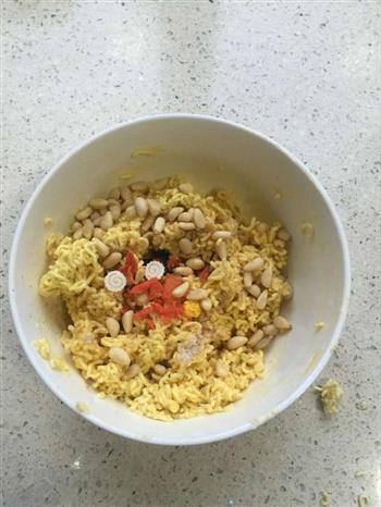 松仁鱼板面饼怎么做，松仁鱼板面饼怎么做好吃，松仁鱼板面饼做法