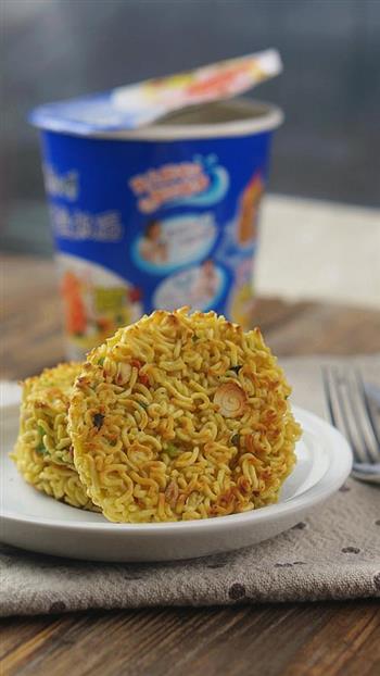 松仁鱼板面饼怎么做，松仁鱼板面饼怎么做好吃，松仁鱼板面饼做法
