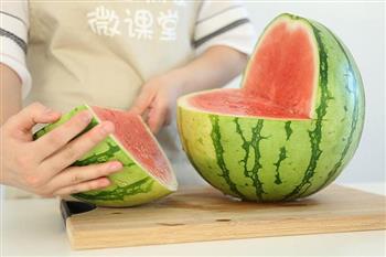 夏日鲨鱼西瓜 宝宝辅食微课堂怎么做，夏日鲨鱼西瓜 宝宝辅食微课堂怎么做好吃，夏日鲨鱼西瓜 宝宝辅食微课堂做法