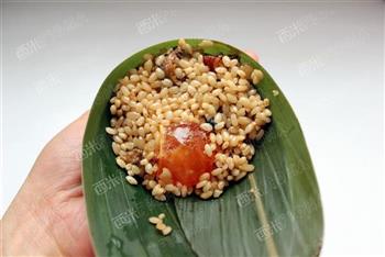 咸蛋黄烧肉粽怎么做，咸蛋黄烧肉粽怎么做好吃，咸蛋黄烧肉粽做法