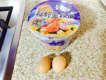 泡面鸡蛋饼怎么做，泡面鸡蛋饼怎么做好吃，泡面鸡蛋饼做法