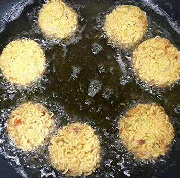 泡面小丸子怎么做，泡面小丸子怎么做好吃，泡面小丸子做法