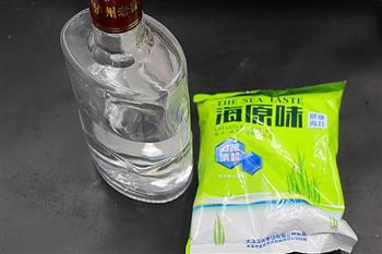 白酒腌制鸭蛋怎么做，白酒腌制鸭蛋怎么做好吃，白酒腌制鸭蛋做法