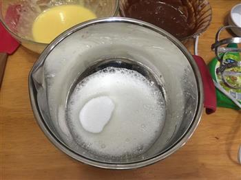 奶牛双色戚风怎么做，奶牛双色戚风怎么做好吃，奶牛双色戚风做法