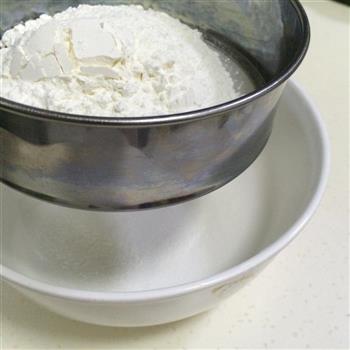 奶油水果蛋糕杯怎么做，奶油水果蛋糕杯怎么做好吃，奶油水果蛋糕杯做法