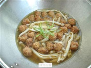 海鲜菇丸子汤怎么做，海鲜菇丸子汤怎么做好吃，海鲜菇丸子汤做法