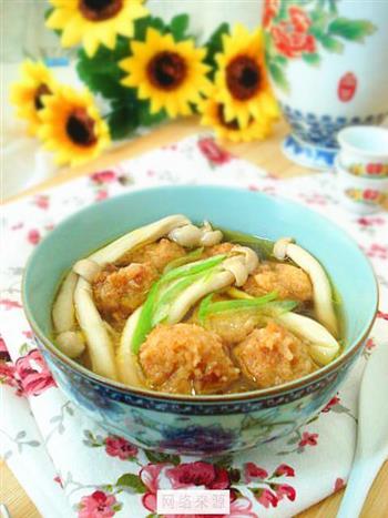 海鲜菇丸子汤怎么做，海鲜菇丸子汤怎么做好吃，海鲜菇丸子汤做法