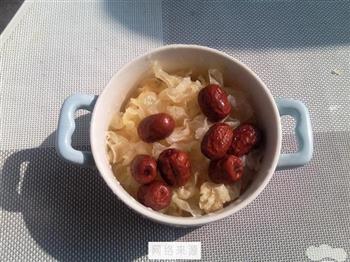 红枣丸子银耳汤怎么做，红枣丸子银耳汤怎么做好吃，红枣丸子银耳汤做法