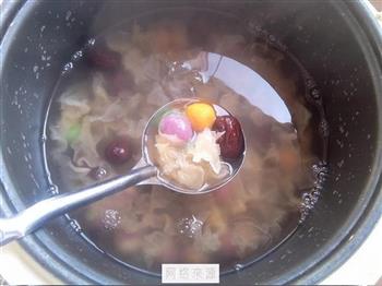红枣丸子银耳汤怎么做，红枣丸子银耳汤怎么做好吃，红枣丸子银耳汤做法