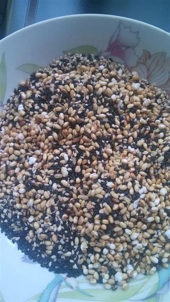 黑芝麻糙米糊怎么做，黑芝麻糙米糊怎么做好吃，黑芝麻糙米糊做法