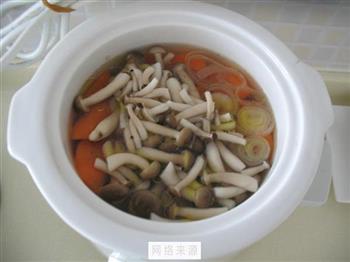鸡腿胡萝卜蘑菇汤怎么做，鸡腿胡萝卜蘑菇汤怎么做好吃，鸡腿胡萝卜蘑菇汤做法