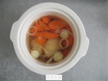 鸡腿胡萝卜蘑菇汤怎么做，鸡腿胡萝卜蘑菇汤怎么做好吃，鸡腿胡萝卜蘑菇汤做法