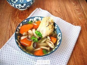 鸡腿胡萝卜蘑菇汤怎么做，鸡腿胡萝卜蘑菇汤怎么做好吃，鸡腿胡萝卜蘑菇汤做法