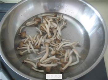 鸡腿胡萝卜蘑菇汤怎么做，鸡腿胡萝卜蘑菇汤怎么做好吃，鸡腿胡萝卜蘑菇汤做法