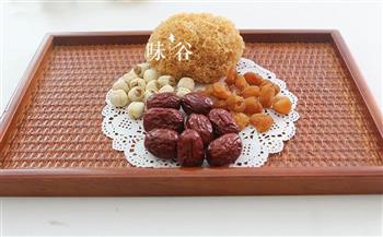 桂圆红枣莲子银耳羹怎么做，桂圆红枣莲子银耳羹怎么做好吃，桂圆红枣莲子银耳羹做法